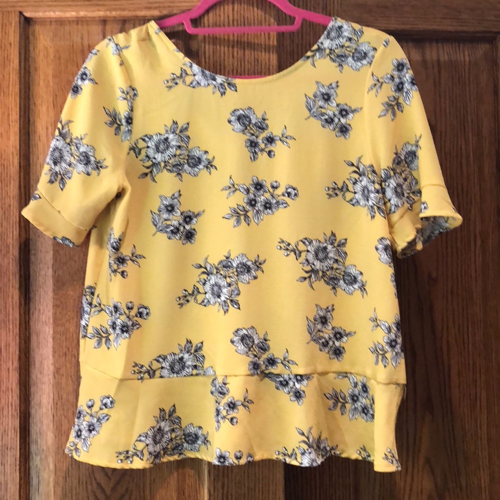 NEVER WORN Yellow floral printed blouse